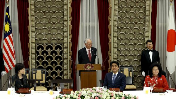 Премьер-министр Малайзии Наджиб Разак в ходе визита в Японию