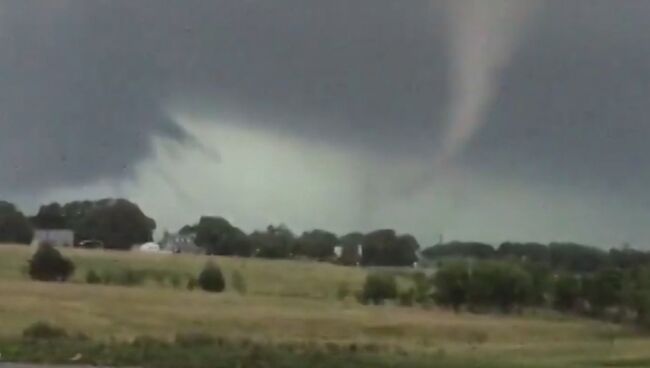 Торнадо в Мексике и Техасе: последствия удара стихии и съемка очевидца