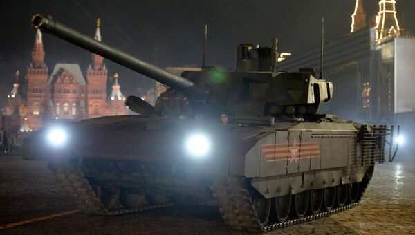 Танк Т-14 на гусеничной платформе Армата во время репетиции военного парада в Москве. Архивное фото