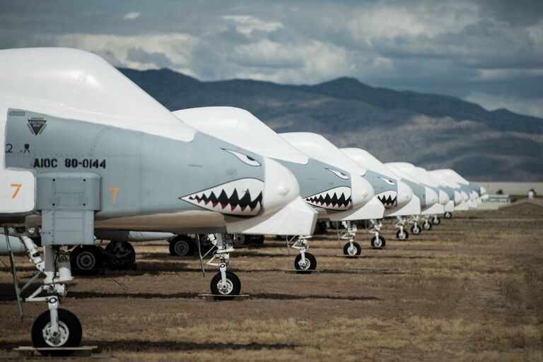 Американские штурмовики Фэйрчайлд Рипаблик A-10 Тандерболт II на авиабазе ВВС США Девис-Монтен в Тусоне, Аризона