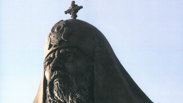 Памятник патриарху Московскому и всея Руси Алексию II в Минске