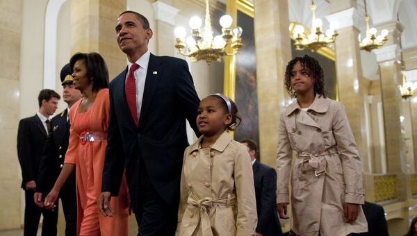 Президент США Барак Обама с супругой Мишель и дочерьми Сашей и Малией. Архивное фото