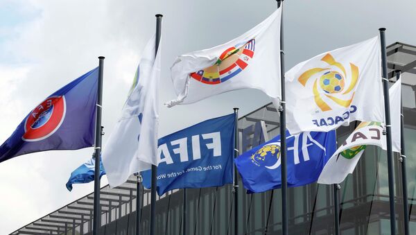Флаги возле здания штаб-квартиры ФИФА в Цюрихе, Швейцария