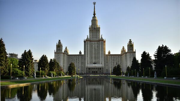 Вид на Главное здание МГУ. Архивное фото