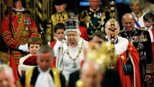 Королева Великобритании Елизавета II перед выступлением в Палате лордов