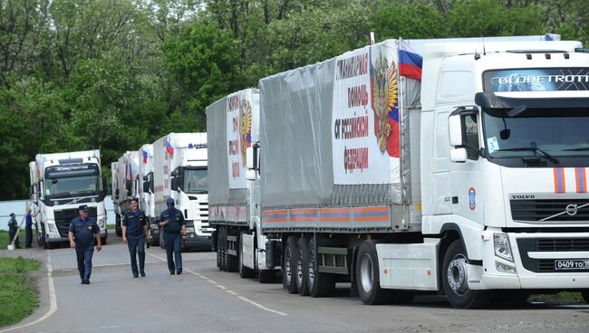 Подготовка гуманитарного конвоя в Ростовской области для юго-востока Украины