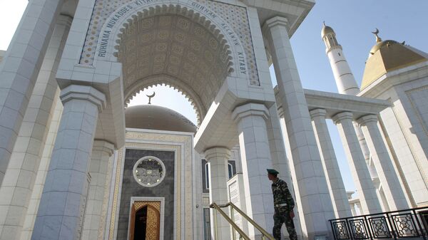 Главная мечеть Туркменистана Туркменбаши Рухы в селе Кипчак в 15 километрах от Ашхабада