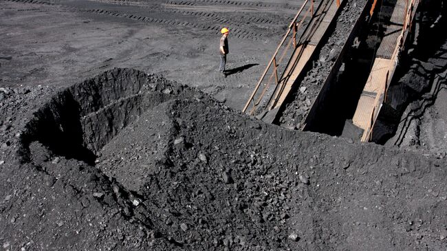Участок сухого обогащения и переработки угля на шахте, входящей в состав Сибирской угольной энергетической компании (СУЭК)