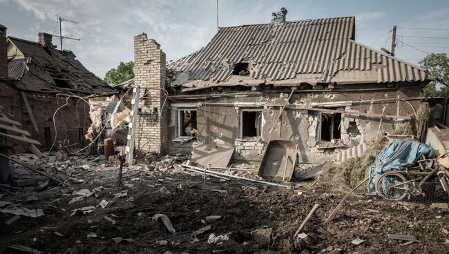 Последствия обстрела в Донецкой области. Архивное фото