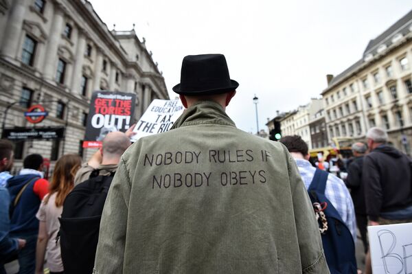 Антиправительственные акции в Лондоне