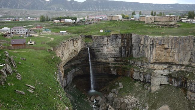 Водопад Тобот в Цолотлинском каньоне между селениями Хунзах и Арани в Дагестане. Архивное фото