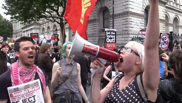 Сотни демонстрантов на улицах Лондона выступили против сокращения госрасходов