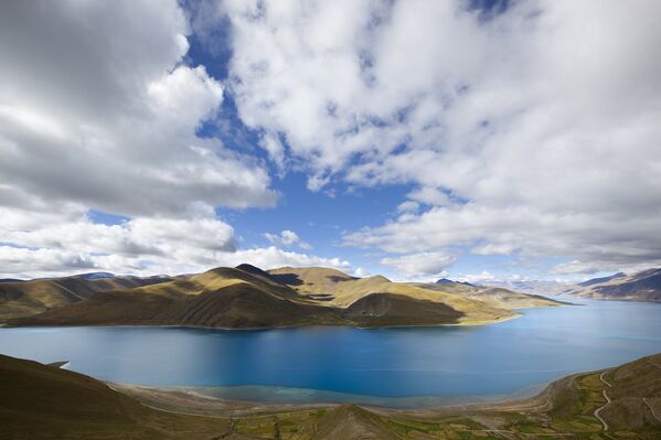 Озеро Ямджо-Юмцо в Тибете