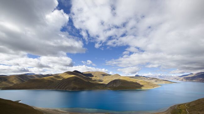 Озеро Ямджо-Юмцо в Тибете. Архивное фото