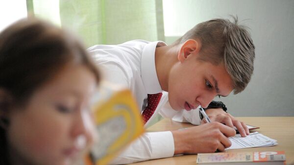 Итоговое сочинение в российских школах. Архивное фото