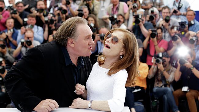 Актер Жерар Депардье и актриса Изабель Юппер. Канны, май 2015