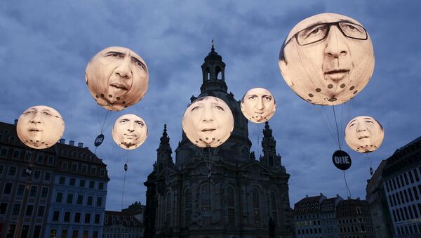 Воздушные шары с изображением лиц лидеров стран-членов G7 в Дрездене. Май 2015
