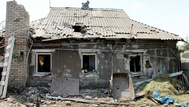 Жилой дом, разрушенный в результате обстрелов украинскими силовиками города Горловки. Архивное фото.