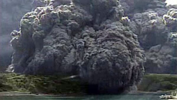 Извержение вулкана Синдакэ на острове Кутиноэрабудзима на юге Японии