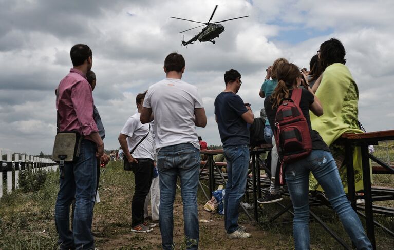 Зрители во время показательных выступлений на всероссийском этапе международного конкурса Авиадартс-2015