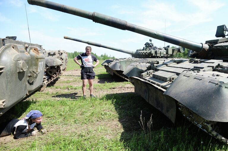 Участники военно-патриотического спортивного мероприятия Кросс-ГТО Гонка героев