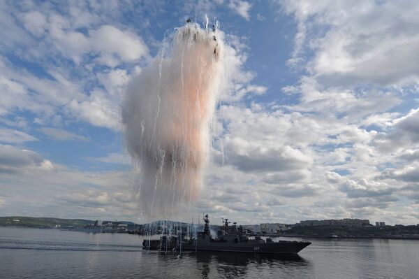 Большой противолодочный корабль Североморск во время праздничного парада в День ВМФ на главной базе Северного флота в Североморске