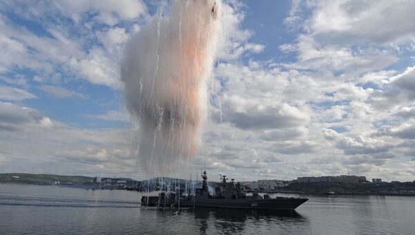 Большой противолодочный корабль Североморск во время праздничного парада в День ВМФ на главной базе Северного флота в Североморске