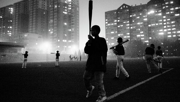 Фотография из серии Юные игроки в бейсбол фотографа Гуаньгуань Лю (Китай), представленная на Международном конкурсе фотожурналистики имени Андрея Стенина