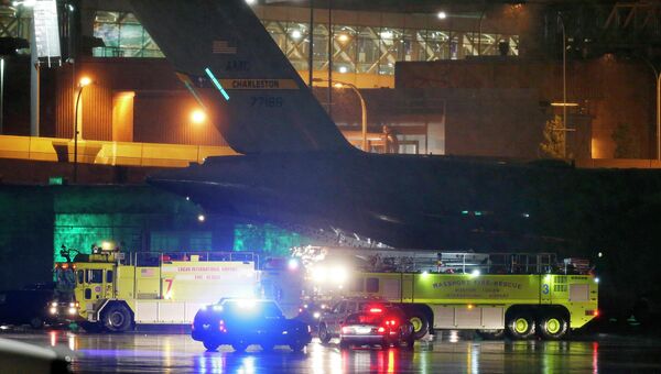 Самолет перевозящий пострадавшего госсекретаря США Джона Керри