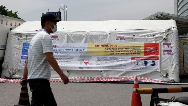 Палатка карантина для пациентов, которые могут быть заражены вирусом MERS в Сеуле. 2 июня 2015. Архивное фото