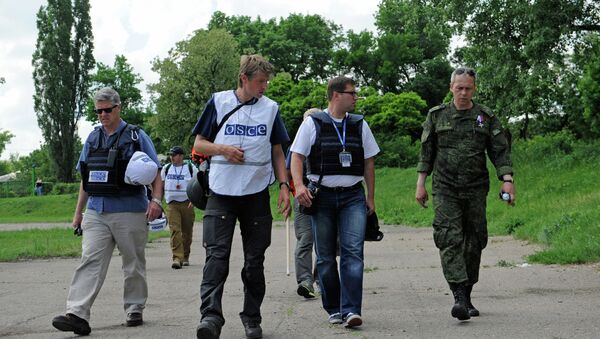 Представители Специальной мониторинговой миссии (СММ) ОБСЕ прибыли на место обстрела в городе Донецке. Архив