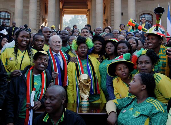 Президент ФИФА Йозеф Блаттер во время визита в Южную Африку