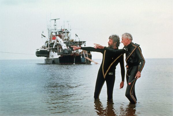 Французский океанограф Жак-Ив Кусто и его сын Жан-Мишель Кусто
