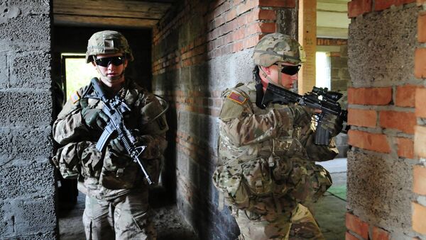 Американские военные во время совместных учений с армией Украины Fearless Guardian - 2015 на Яворивском полигоне