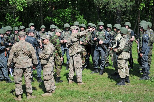 Украинские и американские военные во время учений Fearless Guardian