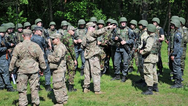Украинские и американские военные во время учений Fearless Guardian