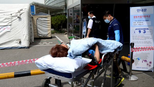 Женщина, госпитализированная с подозрением на вирус MERS. Сеул, Южная Корея