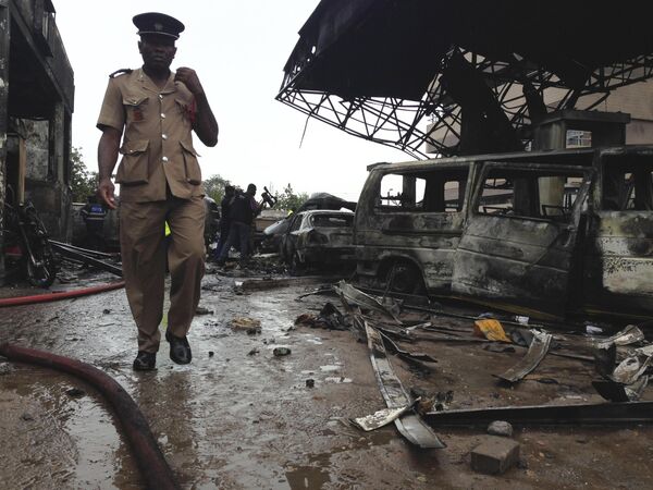 Автозаправочная станция в городе Аккра в Гане после взрыва