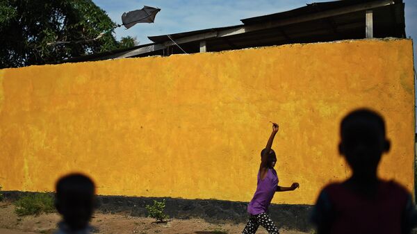 Девочка на улице Бужумбуры, столицы Бурунди