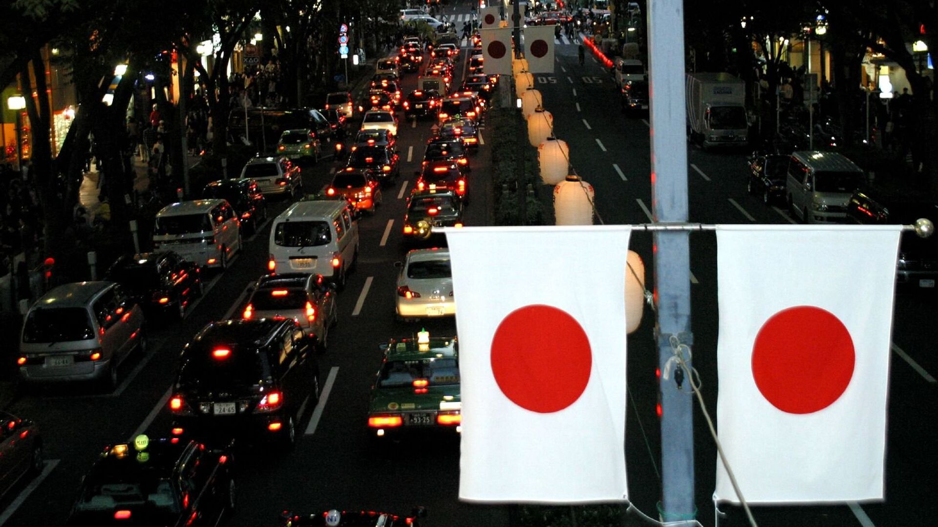 Флаги Японии на улице Токио  - РИА Новости, 1920, 08.06.2022