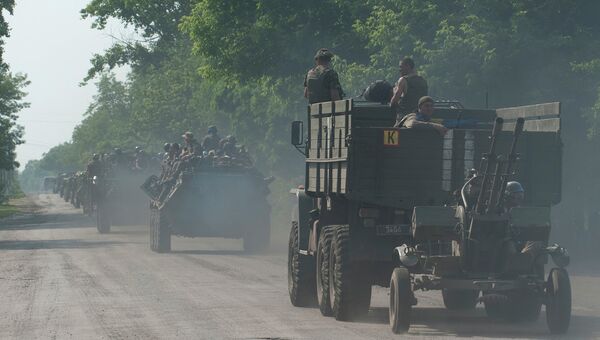 Колонна с украинскими военными в Донбассе, архивное фото