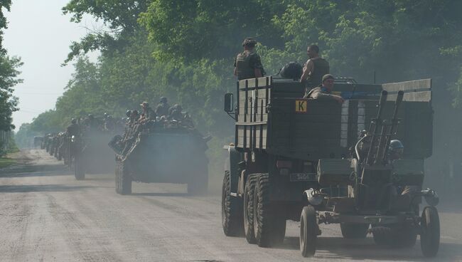 Колонна с украинскими военными. Архивное фото