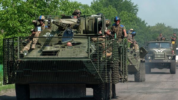 Колонна с украинскими военными под Марьинкой. Июнь 2015