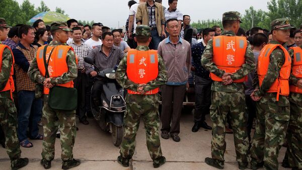 Сотрудники китайской военизированной полиции