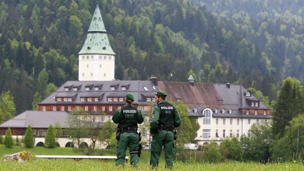 Замок Эльмау в Баварии под охраной полиции