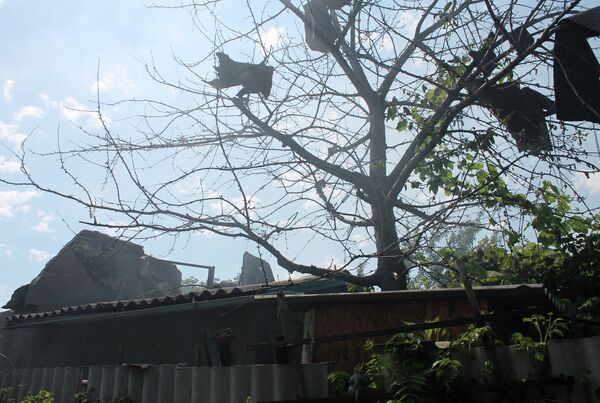 Жилой дом, разрушенный в результате обстрела Октябрьского района города Донецка