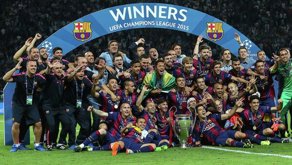 Игроки и персонал Барселоны после победы в финальном матче Лиги чемпионов сезона 2014/15. Архивное фото