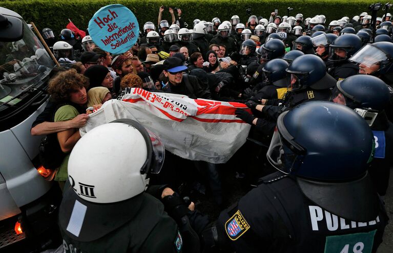 Акция протеста против саммита G7 в Гармиш-Партенкирхене. Июнь 2015