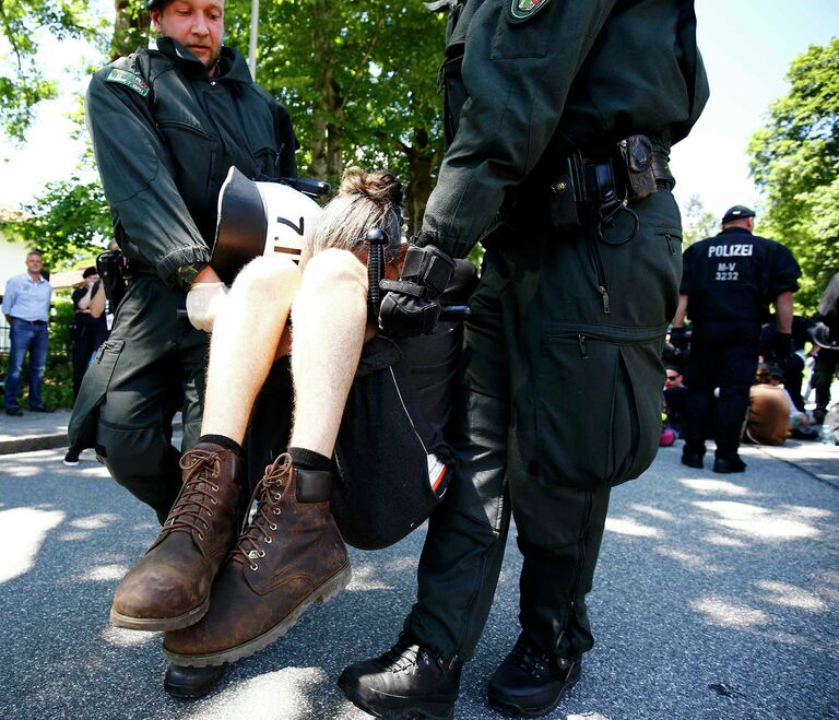 Акция протеста против саммита G7 в Гармиш-Партенкирхене. Июнь 2015