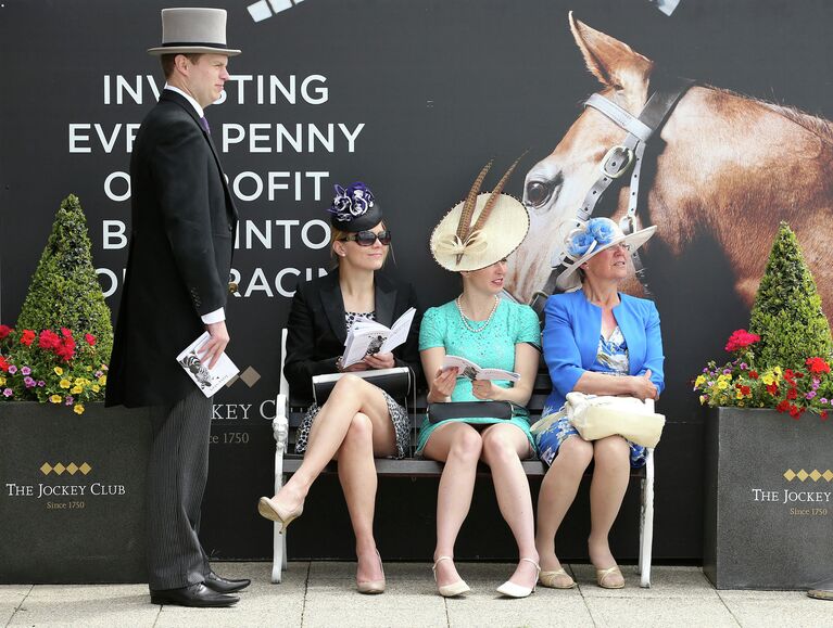 Зрители на скачках Epsom Derby